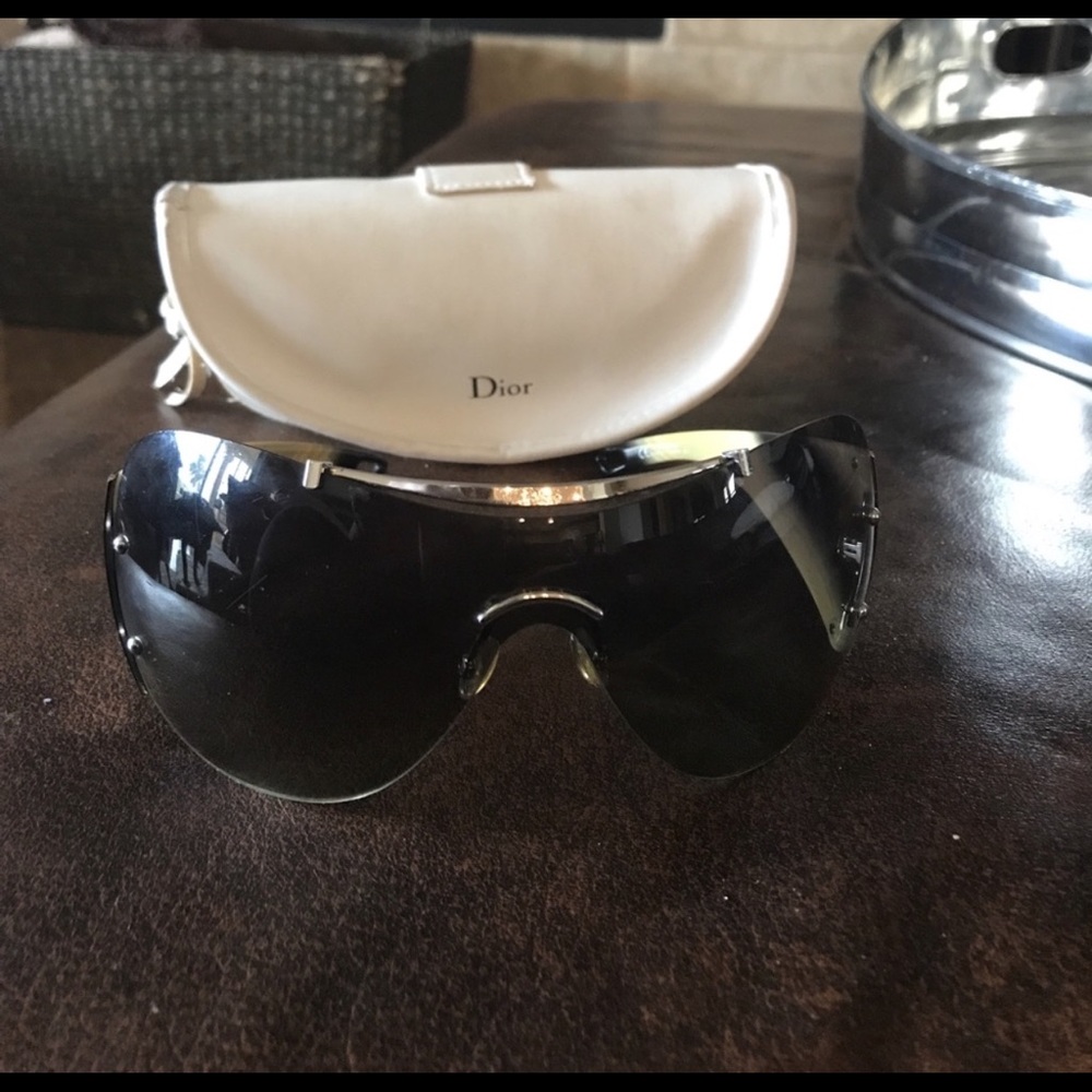 Dior sunglasses 🕶